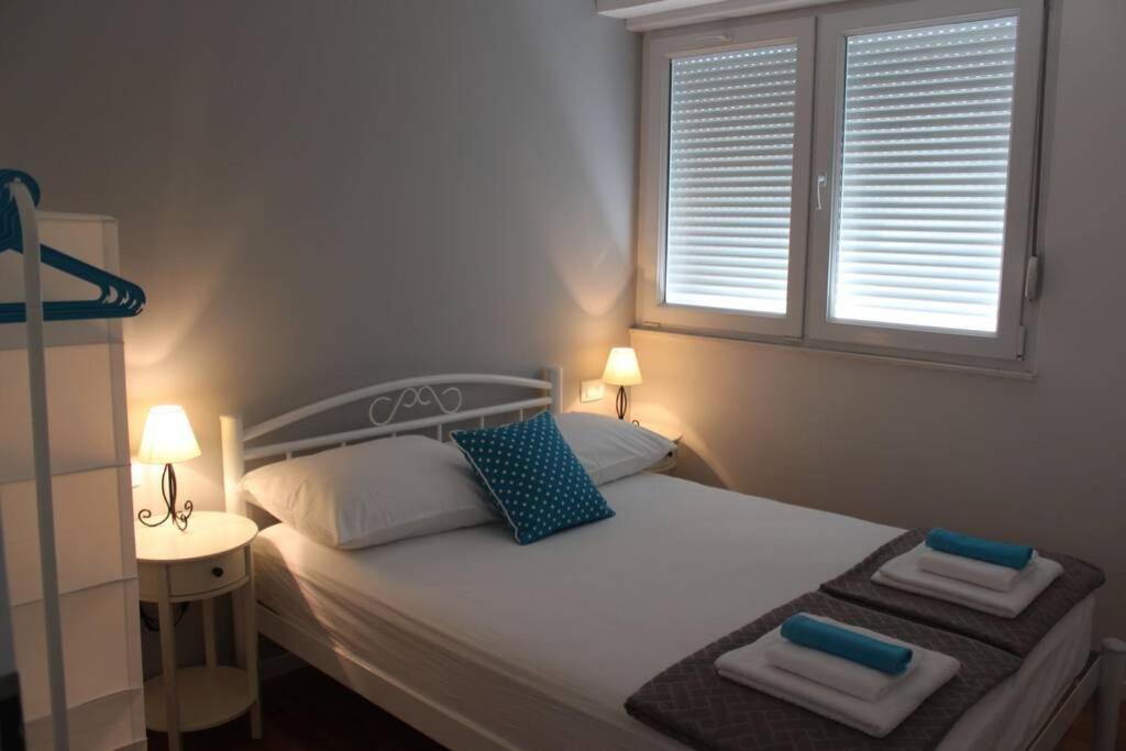 Banana Split Youth Apartment ภายนอก รูปภาพ