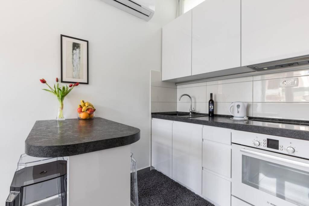 Banana Split Youth Apartment ภายนอก รูปภาพ