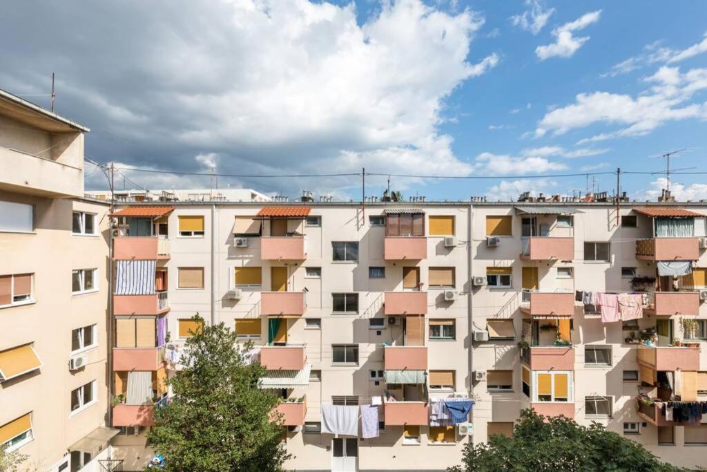 Banana Split Youth Apartment ภายนอก รูปภาพ