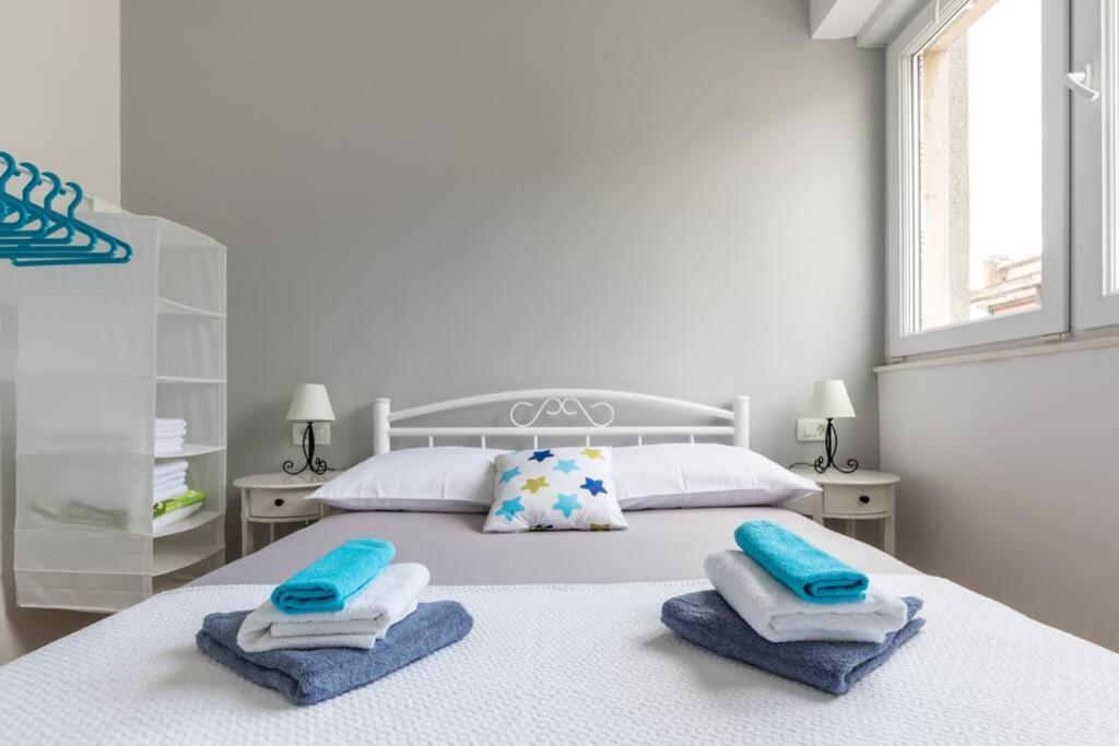 Banana Split Youth Apartment ภายนอก รูปภาพ