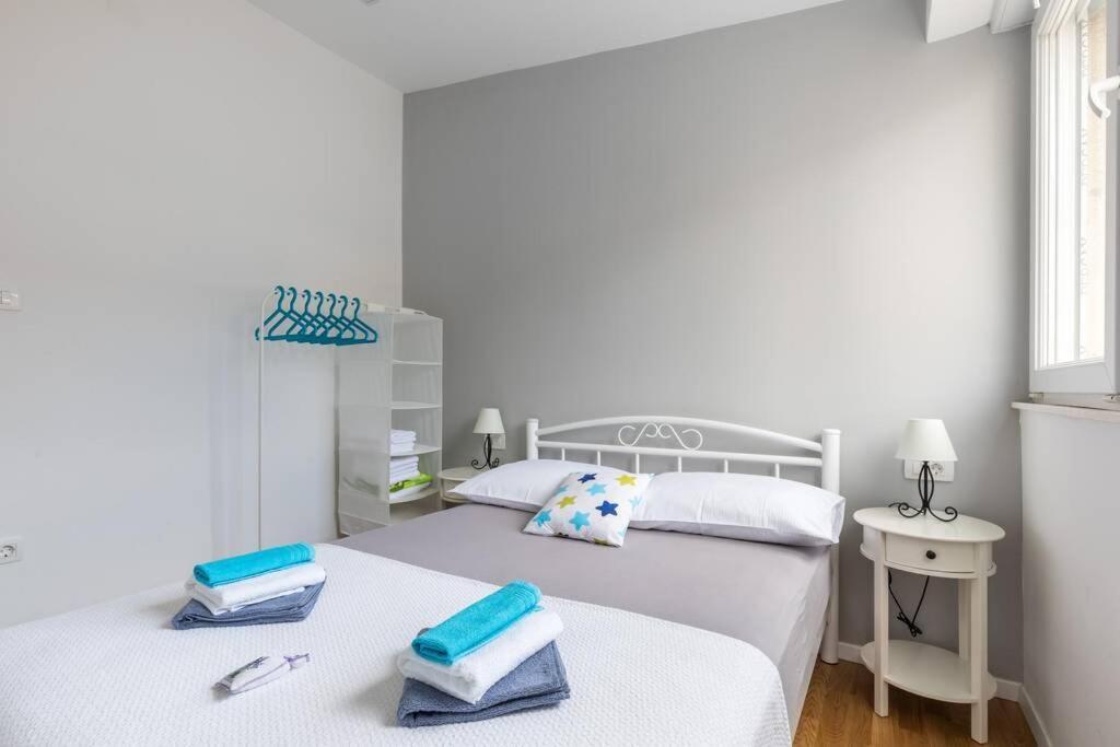 Banana Split Youth Apartment ภายนอก รูปภาพ
