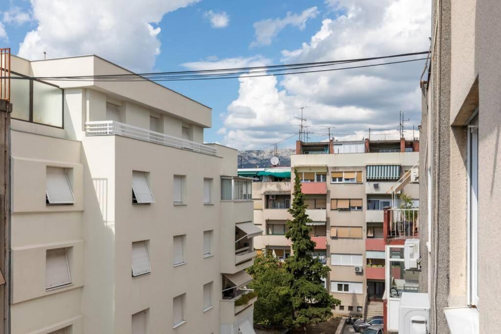 Banana Split Youth Apartment ภายนอก รูปภาพ